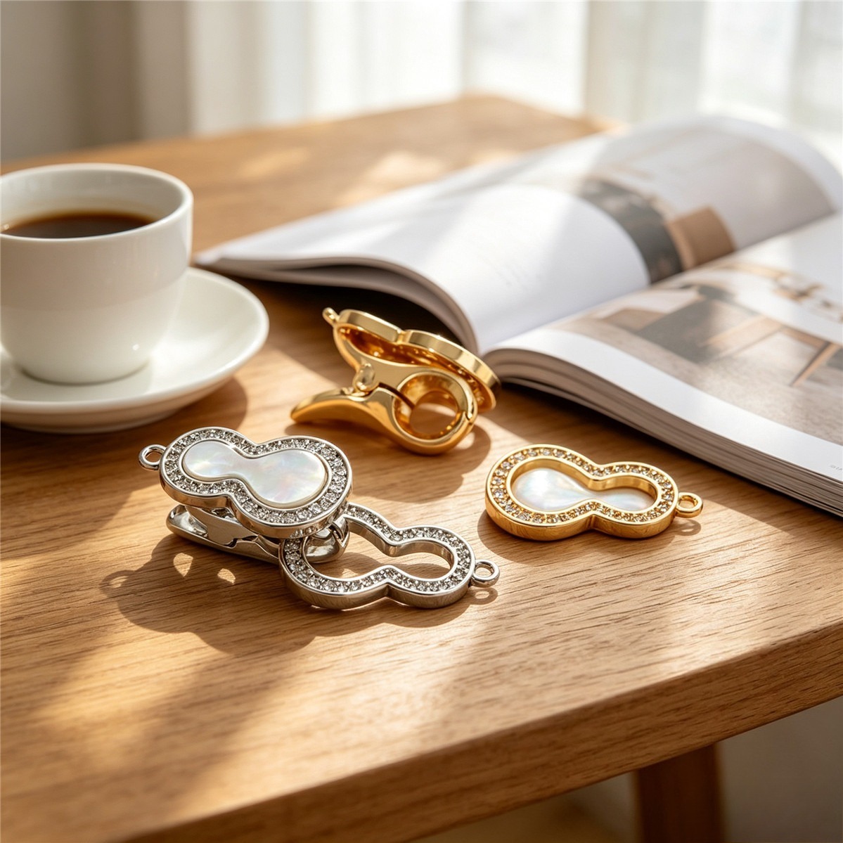 Brass 14K Gold Plated Mother O - Toggle Clasp Gold recension och pris