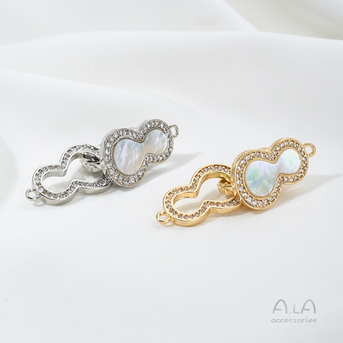 Brass 14K Gold Plated Mother O - Toggle Clasp Gold recension och pris