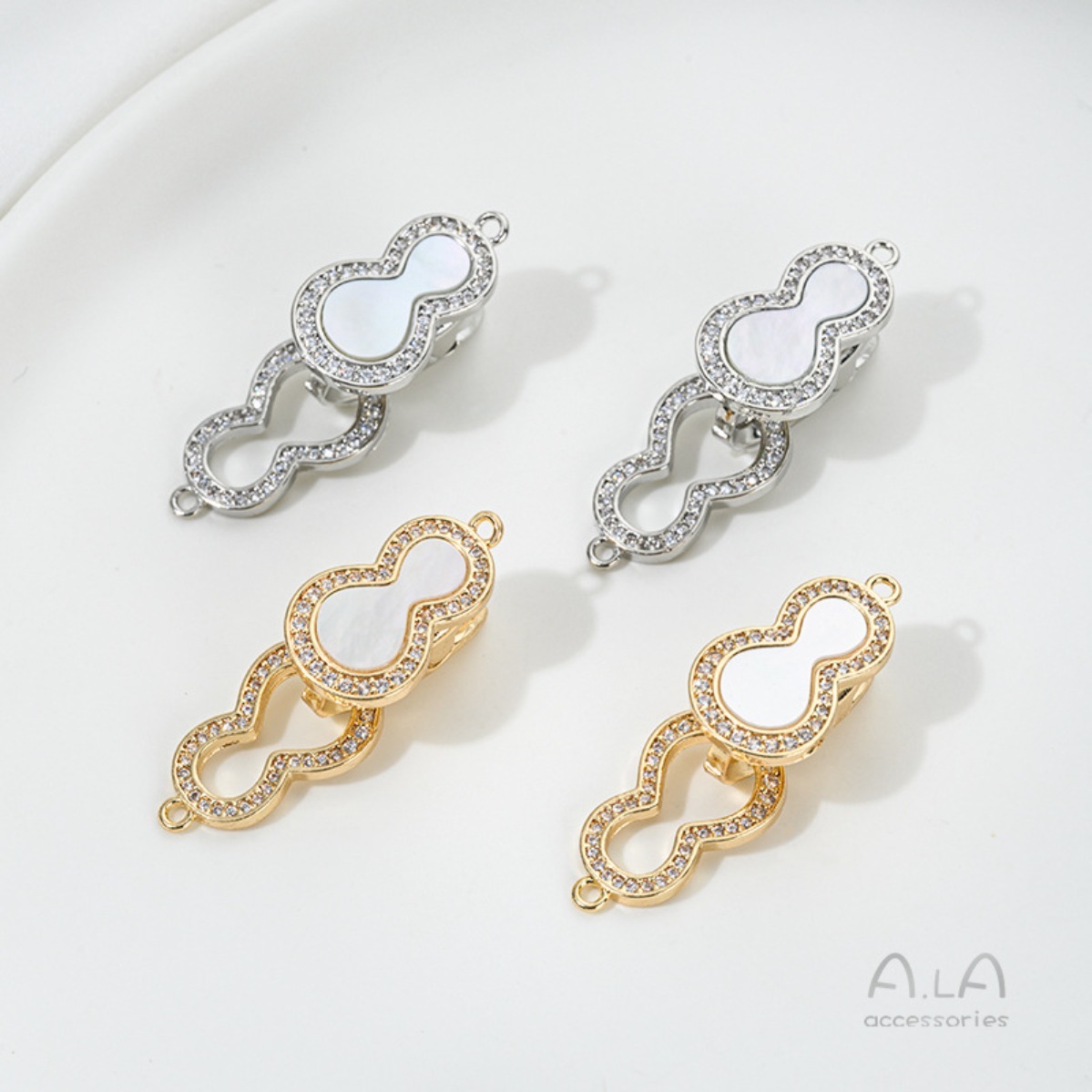Brass 14K Gold Plated Mother O - Toggle Clasp Gold recension och pris